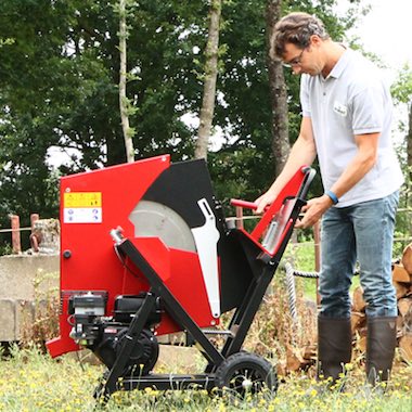 Pubert, scie à bûches électrique ou thermique