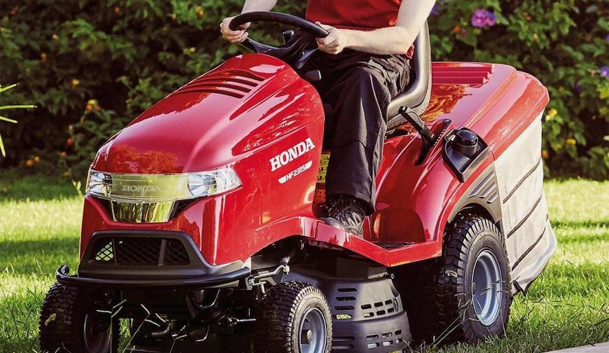 Tondeuse autoportée, tracteur de pelouse Quichaud Verts Loisirs à  Chasseneuil sur Bonnieure et à la Rochefoucauld